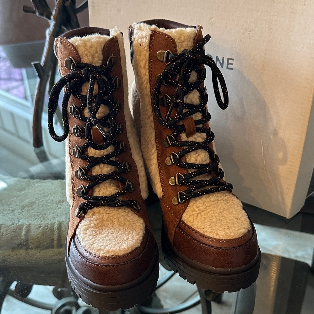 New in Box $100 Sun + Stone Women's Brown and Cream Lace-Up Combat Boots sz 7 - Picture 7 of 10